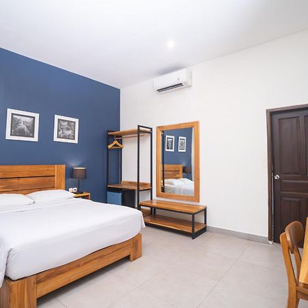 Отель La Casa Jogja Kejayan Экстерьер фото