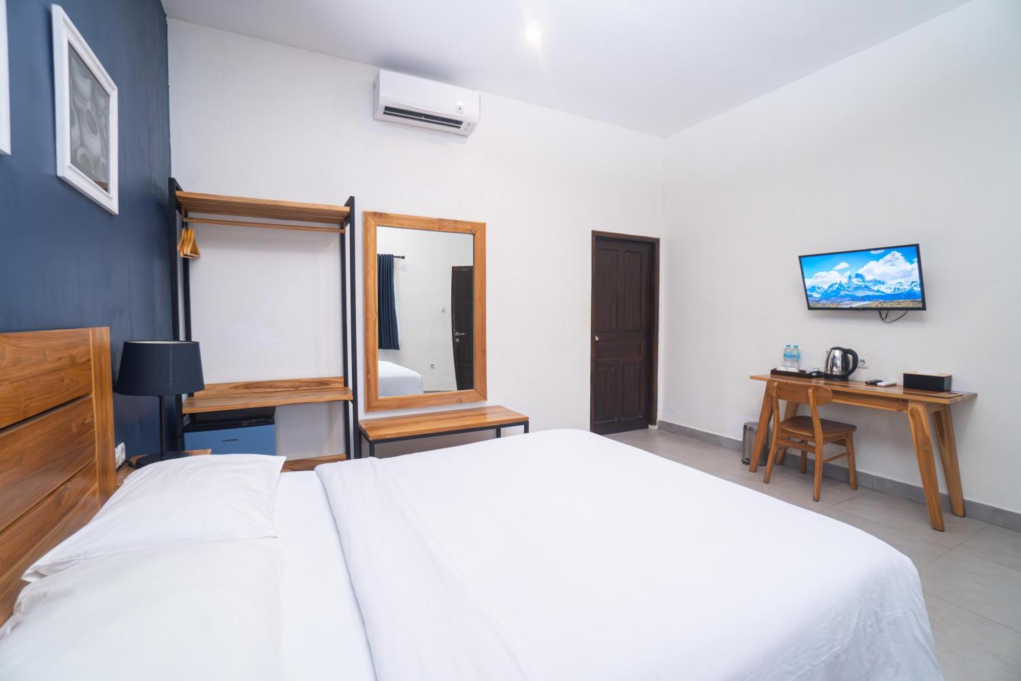 Отель La Casa Jogja Kejayan Экстерьер фото